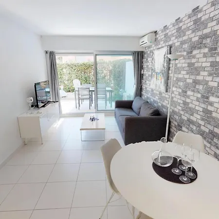 Moderne 2p Avec Terrasse A - Fr-1-196-164 *